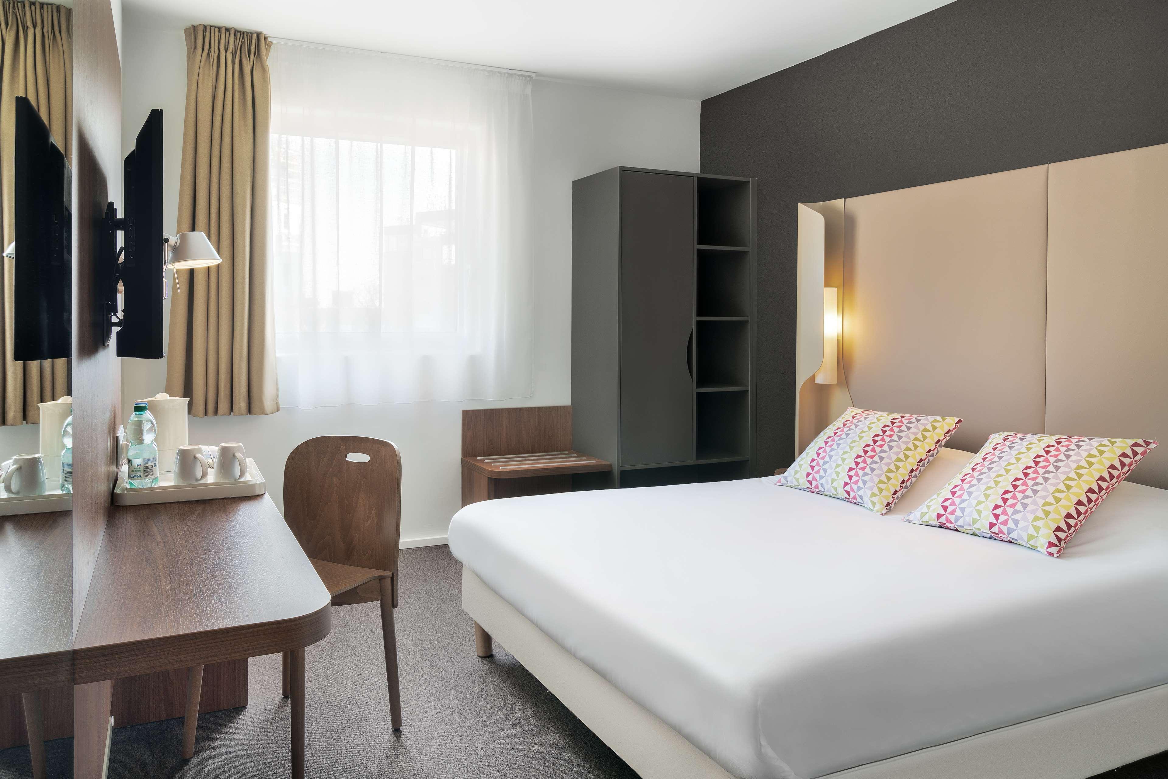 Campanile Katowice Hotel Bagian luar foto