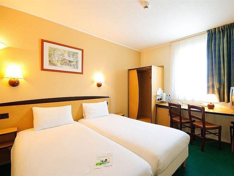 Campanile Katowice Hotel Bagian luar foto